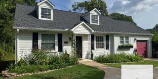 Two-bedroom cottage available near Downtown Greenville Gallery 1