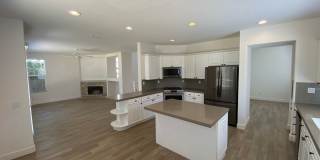 Carlsbad 4 Bed! Gallery 3