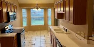 Spacious 3BD/2BTH In Yukon Gallery 5