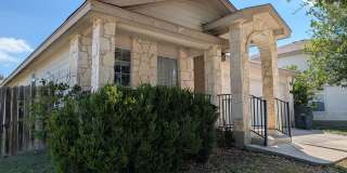 3/2/2 in Quail Valley / Covered Front Porch / Covered Back Patio / Fenced in Yard / CISD Gallery 1