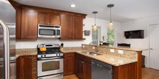 Contemporary 3-Bedroom 2-Bath Townhome in Chapel Hill Close to UNC and Hospital! Gallery 6
