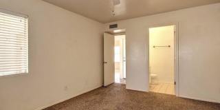 1208 E Wickieup Lane Gallery 9