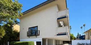 Spacious 2BR Condo with Central A/C, Bonus Room & Huge Storage – Walk to Burlingame Avenue Gallery 1