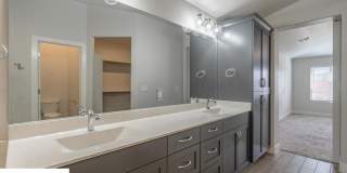 Beautiful 4 Bedroom Home Gallery 55