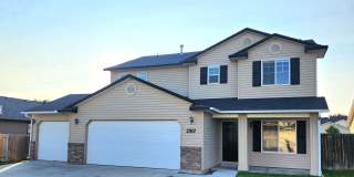 Very clean and newly renovated 4 bdrm, 2.5 bath home Gallery 1