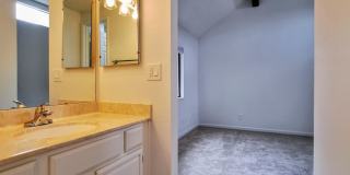 Remodeled 3bd 3-Story Townhouse With Attached Garage Remodeled 3bd 3-Story Townhouse With Attached Garage Gallery 34