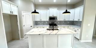 Beautiful 3 Bedroom Home on Desert Lakes Golf Course! Gallery 12