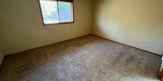 3 Bed/2 Bath Single Level Home near Parks and Schools - Daggett Lane Gallery 13