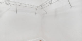 Spacious 1-bedroom, 1.5-bath, two-story Kirby Creek townhome close to N. Dale Mabry Gallery 15