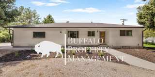 5 Bedrooms | 2 Full Baths | 1 Acre | Shop Gallery 1