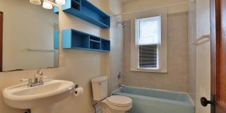 4 Bedroom North Campus Newly Remodeled House with 2 Decks and Patio Gallery 23