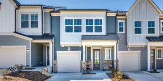 Beautiful 3 bed 2.5 bath townhome in Tega Cay! Gallery 1