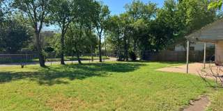 Large 2 bed 1 bath corner-lot home in Floral Heights! Gallery 24