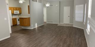 Great Location! 2 Bed 2 Bath 2 car garage. Gallery 1