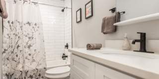 907 West School Gallery 7