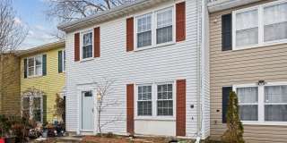 Stunning 3 bed 2 bath townhome! Gallery 1
