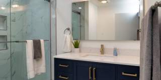 BEAUTIFUL 4 Bed 3 Bath unit Gallery 21