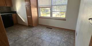 Spacious, corner lot 3-bedroom, 2-bath duplex in Iowa City Gallery 5