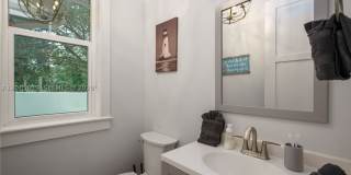 545 SW Indianola St Gallery 18