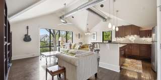 261 S Limestone Gallery 10