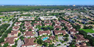 Beautiful 3 Bedroom, 2 Bath with Volume ceilings and Private Garage! Gallery 19