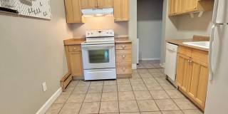 Move-In Special: One months Free Rent!! | Updated Condo in the Highlands!! Gallery 8