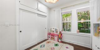 71 NE 46th St Gallery 16