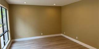 219 E Maple Street Gallery 18