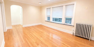 2044 W Farragut Avenue Gallery 2