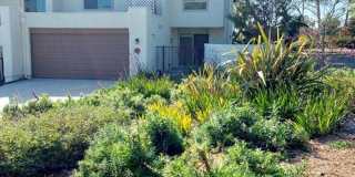 Move in Ready! Sought out Racquet Club Villas Gallery 1