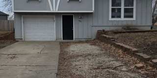 Charming 3-Bed Home in Lees Summit with Garage Gallery 1