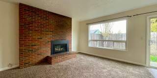 Gresham Duplex with Private Yard and a Single Car Garage! Gresham Station! Gallery 2