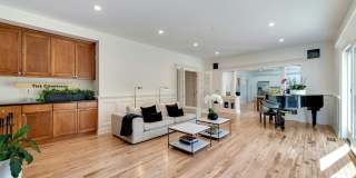 7 The Registry Gallery 12