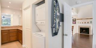 Beautifully Vista Upgraded Upstairs Corner Condo Gallery 23
