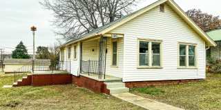 Charming 2 Bed, 1 Bath Home with Modern Kitchen Gallery 1