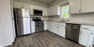 Convenient location! Side Split in Western Omaha. Gallery 21