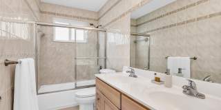 21320 NE 25th Court Gallery 22