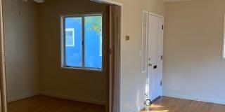 Quaint 2 Bedroom Duplex Gallery 9