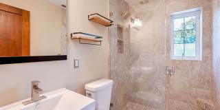Spacious 2 Bed / 2 Bath Home Between Old Town & Potomac Yard – Private Yard & Deck! Gallery 14