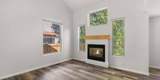 528 Lake Court Gallery 6