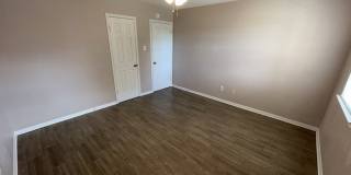 105 Reagan Ave Street Gallery 7