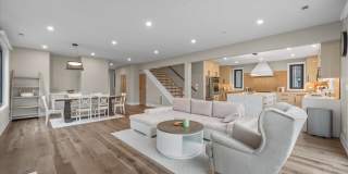 148 Oak Street Gallery 10