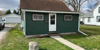 2 bedroom house, huge 2 car garage, large yard Gallery 1