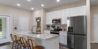 Like New in Heart of Crestview - AVAILABLE IN MAY! Gallery 13