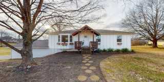 Stunning home situated on over 1 acre in North Thompson’s Station! Gallery 1