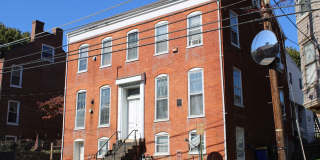 Charming Second-Floor Living Gallery 1