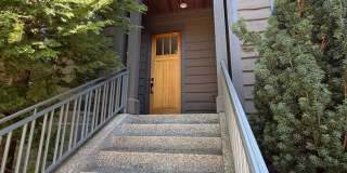 Stunning Contemporary townhome in Coveted Peterkort Woods, near St. Vincent's in Cedar Mill Stunning Contemporary townhome in Coveted Peterkort Woods, near St. Vincent's in Cedar Mill Gallery 3