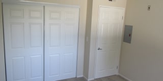 Warner Courtyard Apartments Gallery 14