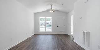 Beautiful Cottage style home Gallery 5