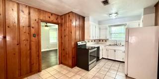 3 Bed 2 Bath Home in Hundred Oaks Subdivision Gallery 1
